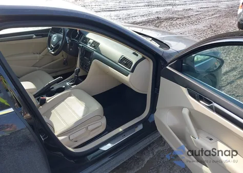 2016 Volkswagen Passat z USA, uszkodzony, nr VIN 1VWAT7A31GC061487